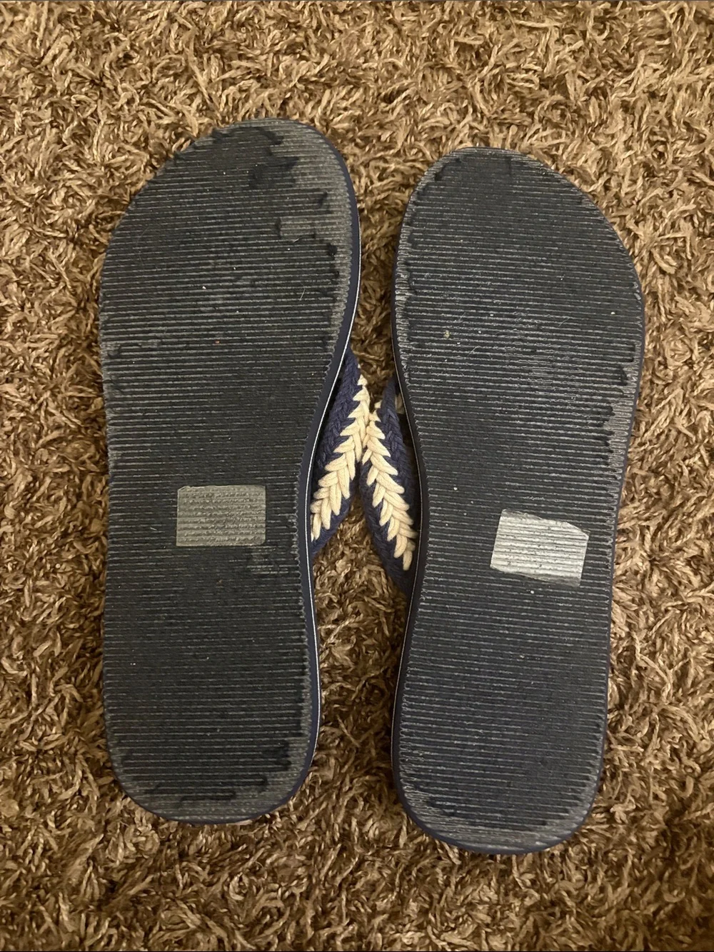 Tommy Bahama size 8 1/2 Navy and Cream Braided Strap Flip Flops with Brown